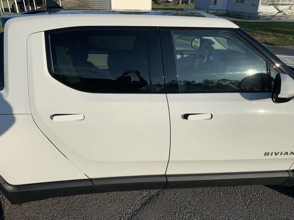 2022 Rivian R1T - Image 30 of 31