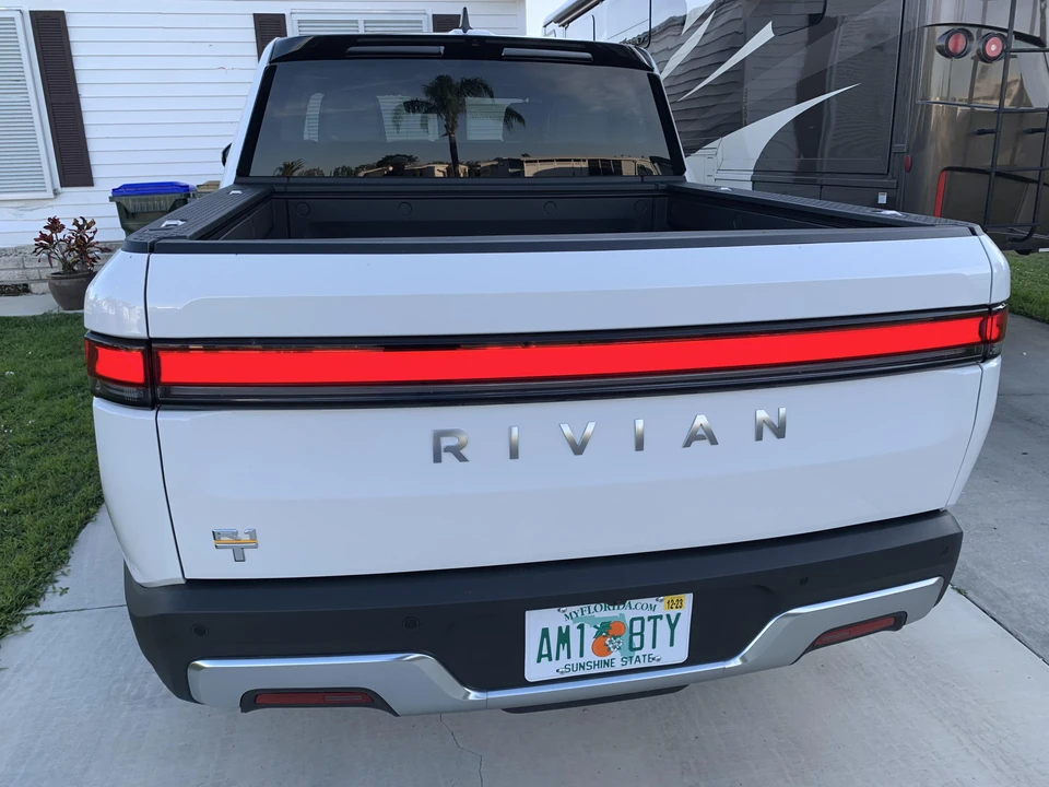 2022 Rivian R1T - Image 13 of 31