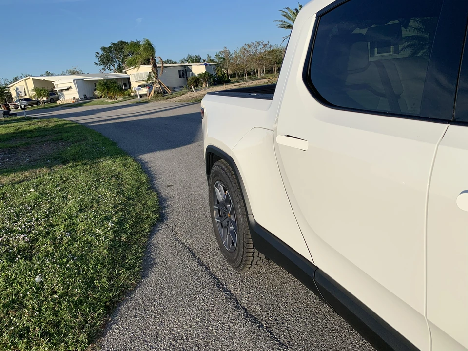 2022 Rivian R1T - Image 29 of 31
