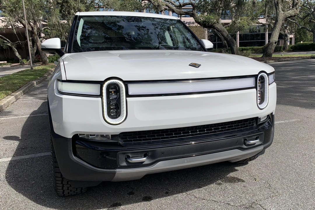 2022 Rivian R1T - Image 2 of 31