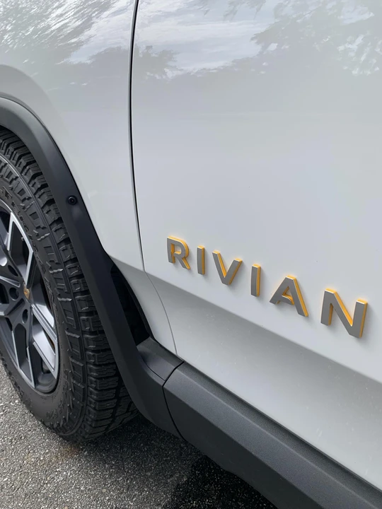 2022 Rivian R1T - Image 22 of 31