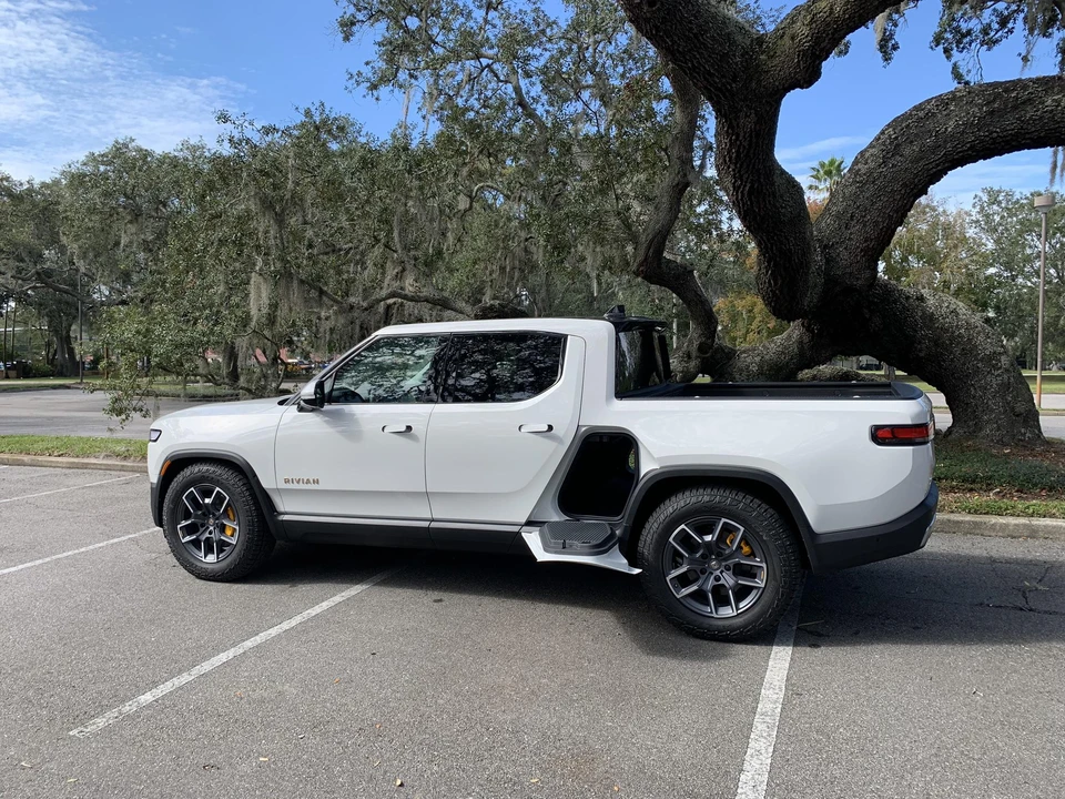 2022 Rivian R1T - Image 10 of 31