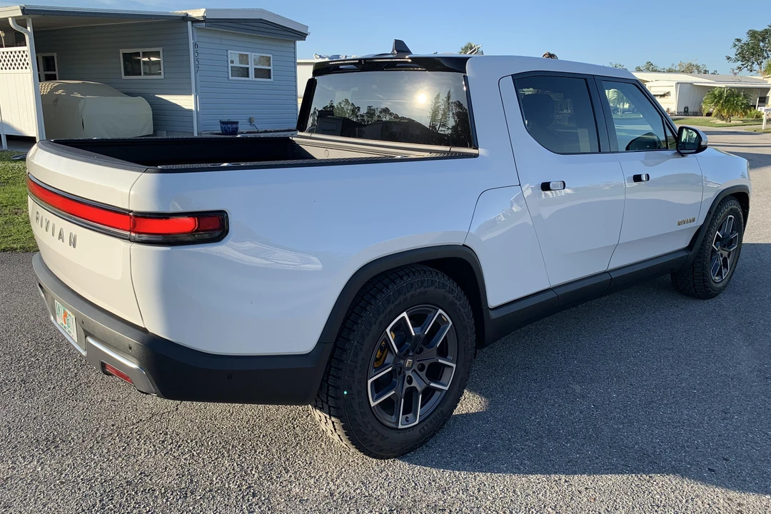 2022 Rivian R1T - Image 4 of 31