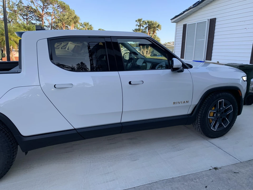 2022 Rivian R1T - Image 17 of 31