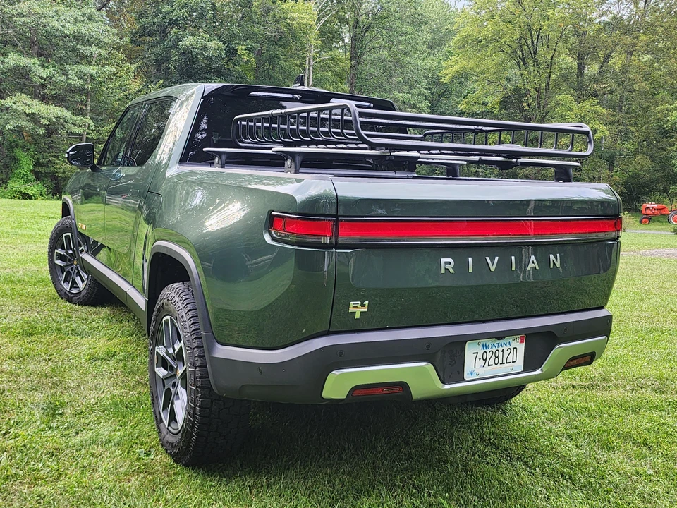 2022 Rivian R1T - Image 18 of 31