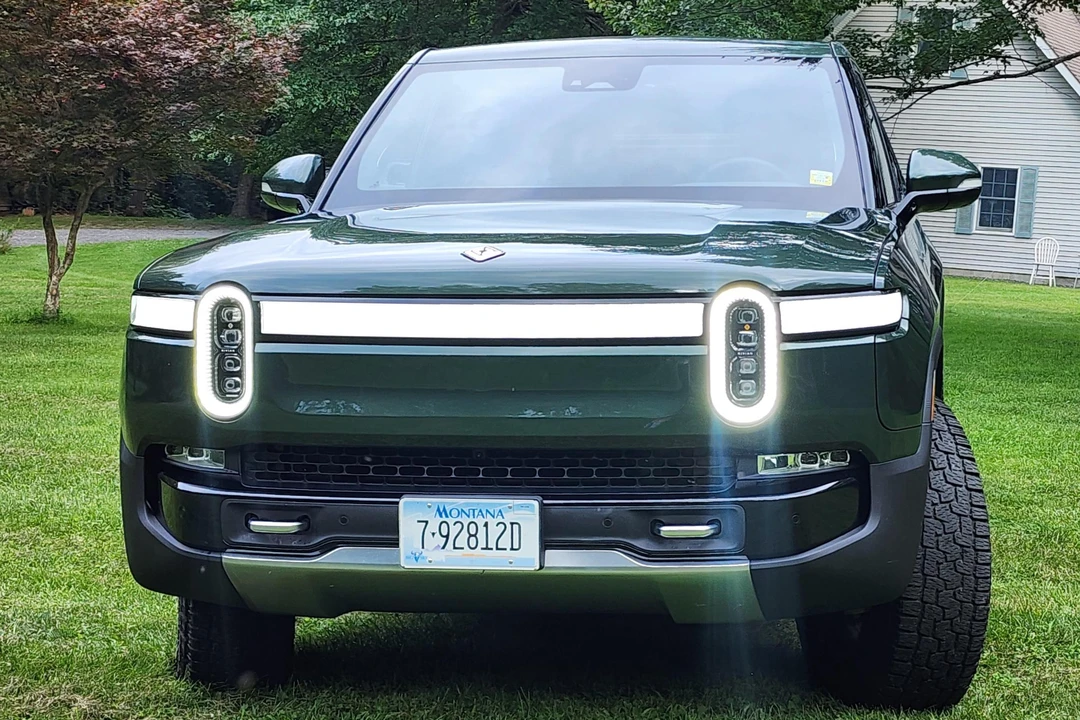 2022 Rivian R1T - Image 2 of 31