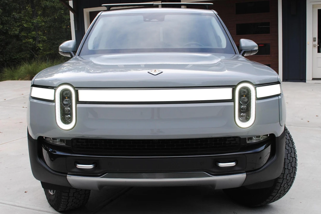 2022 Rivian R1T - Image 2 of 23