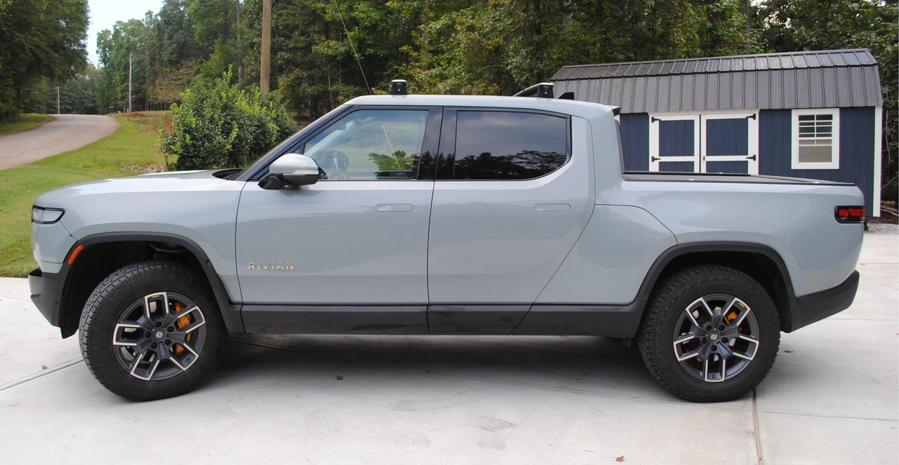 2022 Rivian R1T - Image 8 of 23
