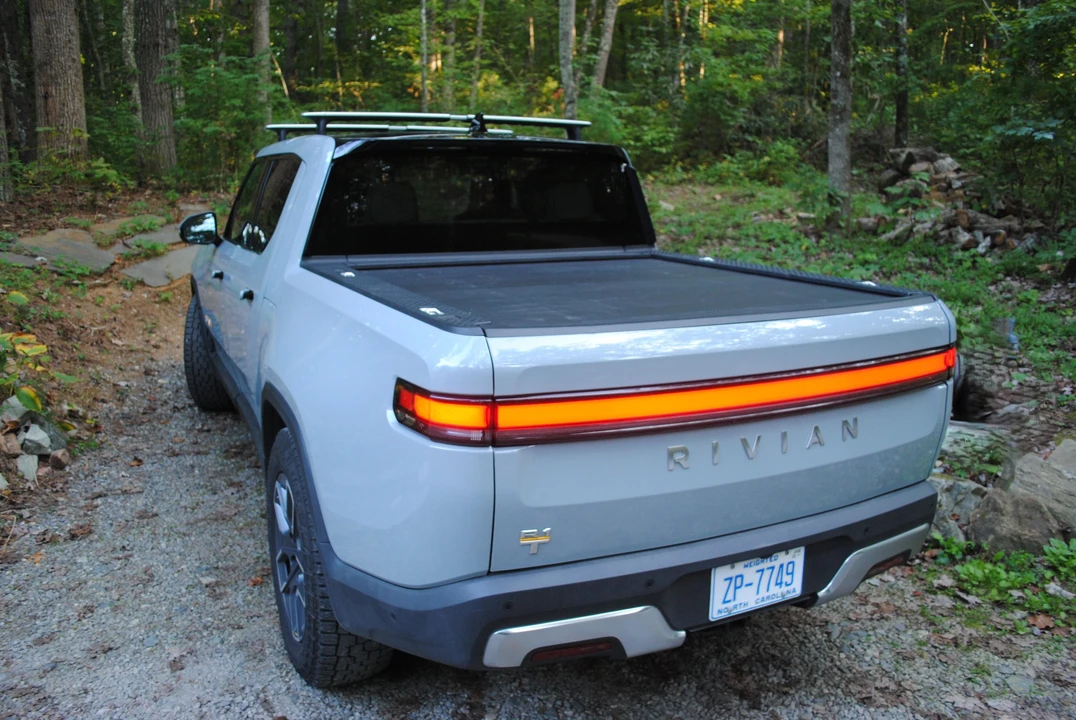 2022 Rivian R1T - Image 18 of 23