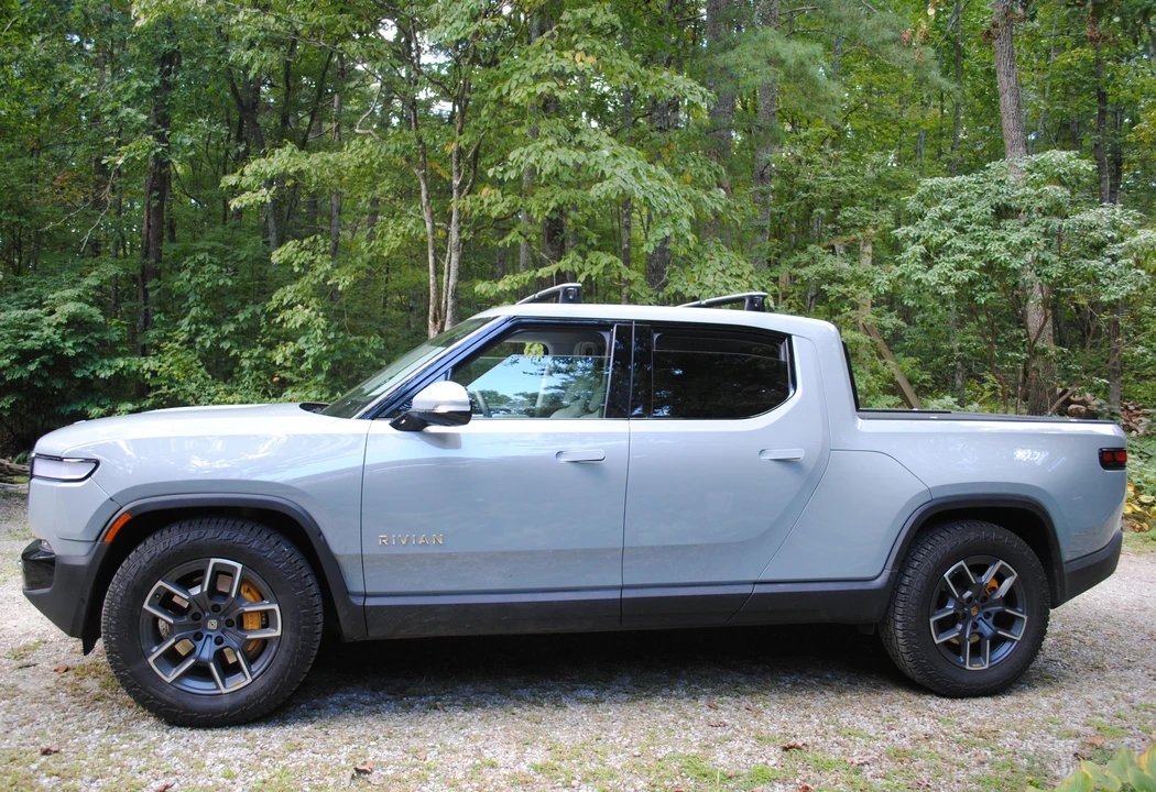 2022 Rivian R1T - Image 16 of 23