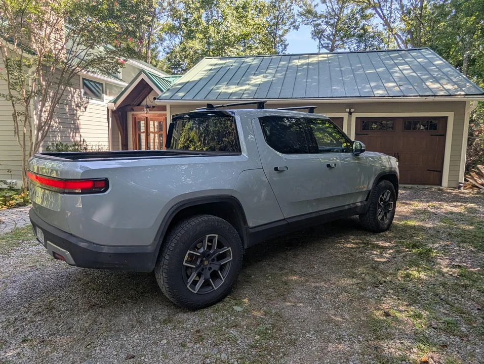 2022 Rivian R1T - Image 22 of 23