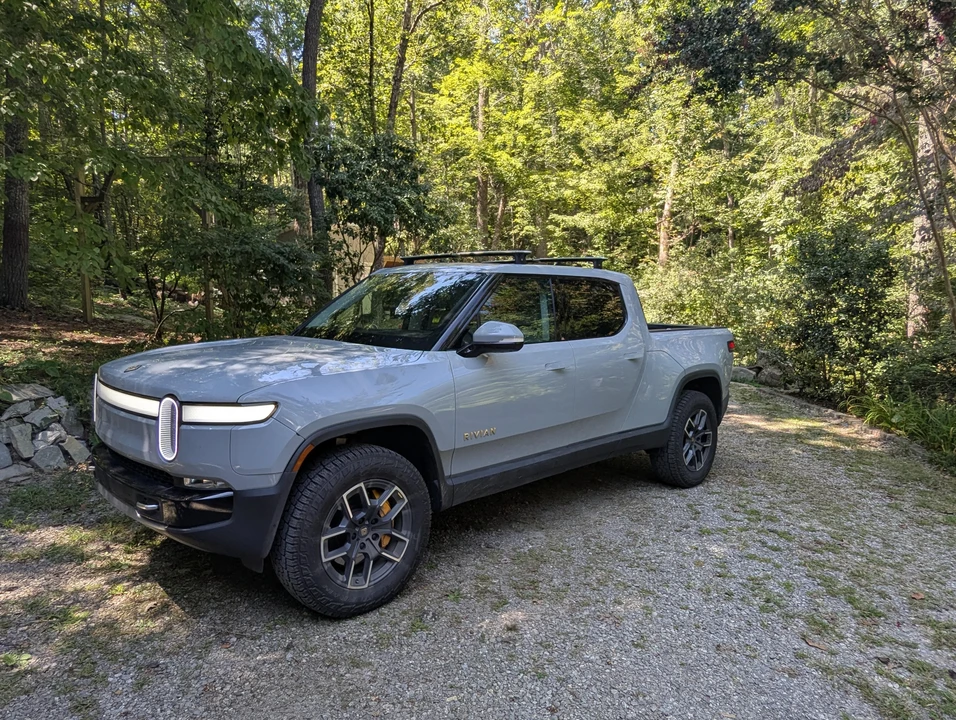 2022 Rivian R1T - Image 15 of 23