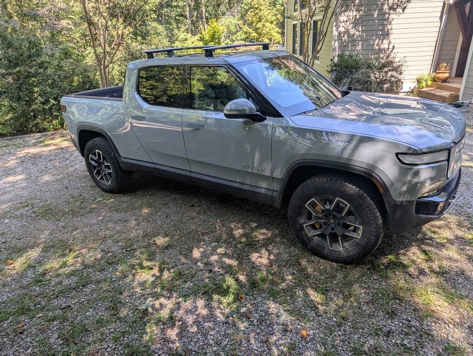 2022 Rivian R1T - Image 23 of 23