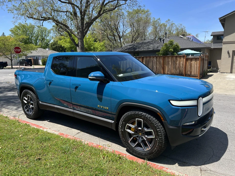 2022 Rivian R1T - Image 6 of 8