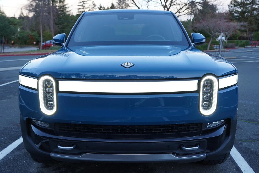 2022 Rivian R1T - Image 2 of 8