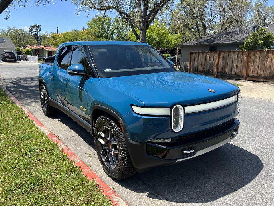 2022 Rivian R1T - Image 7 of 8