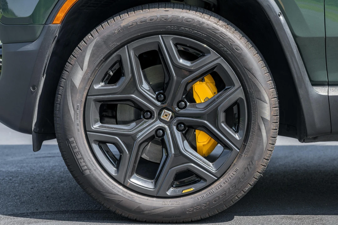 2022 Rivian R1T - Image 30 of 31