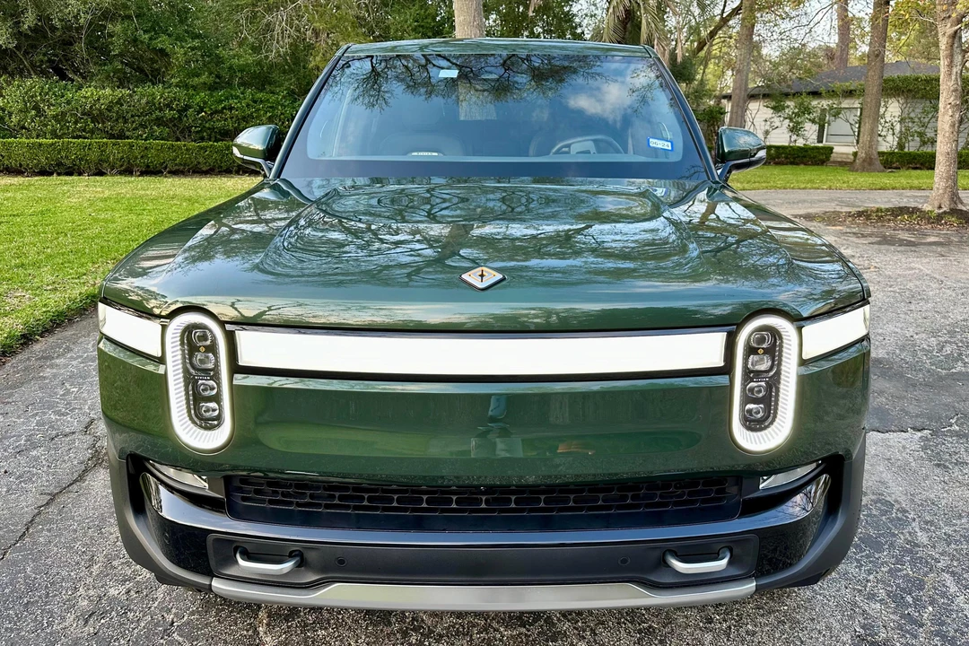 2022 Rivian R1T - Image 2 of 31