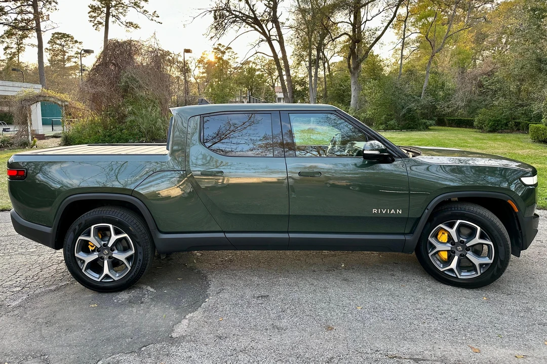 2022 Rivian R1T - Image 3 of 31