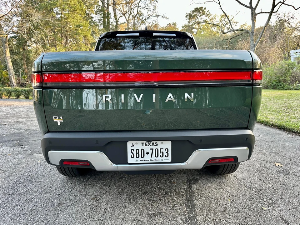 2022 Rivian R1T - Image 14 of 31