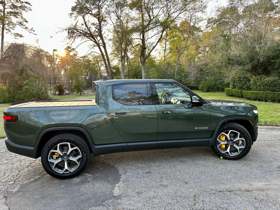 2022 Rivian R1T - Image 17 of 31
