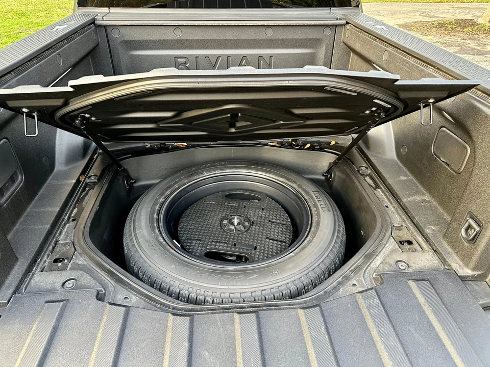 2022 Rivian R1T - Image 30 of 31