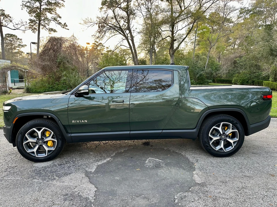 2022 Rivian R1T - Image 10 of 31