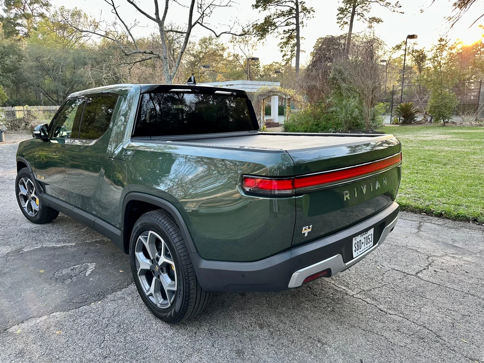 2022 Rivian R1T - Image 13 of 31