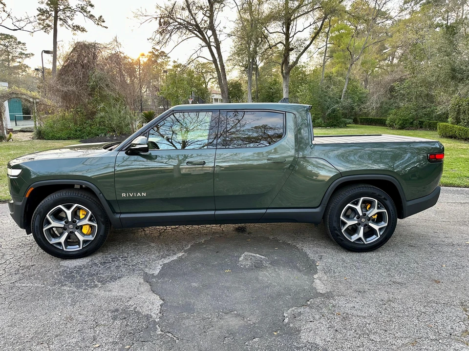 2022 Rivian R1T - Image 11 of 31