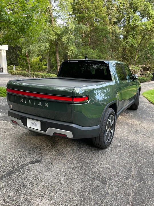 2022 Rivian R1T - Image 15 of 31