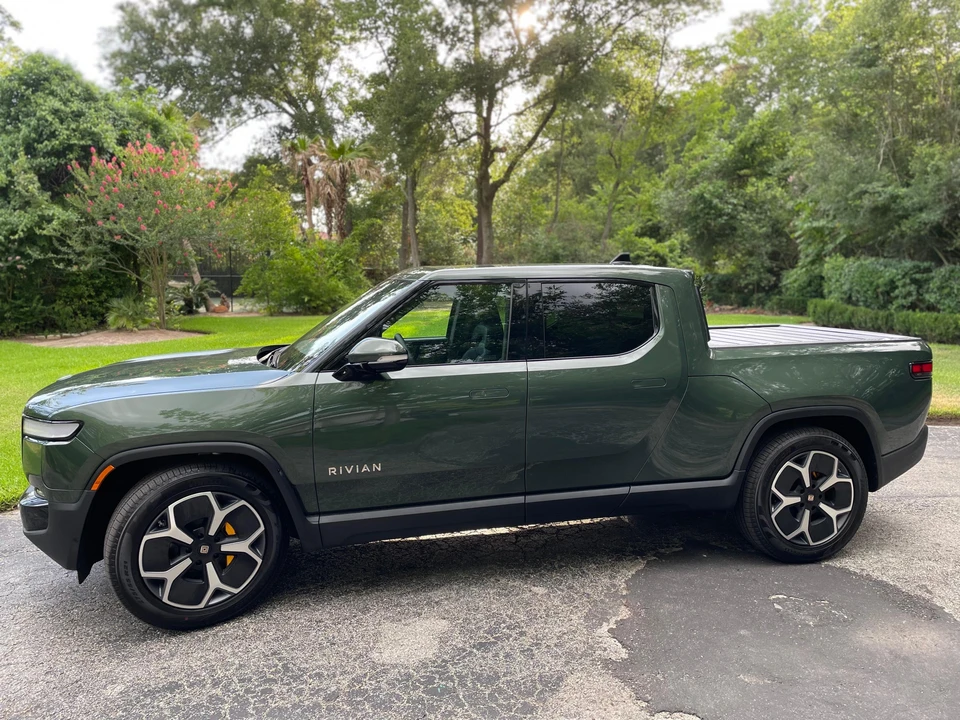 2022 Rivian R1T - Image 9 of 31