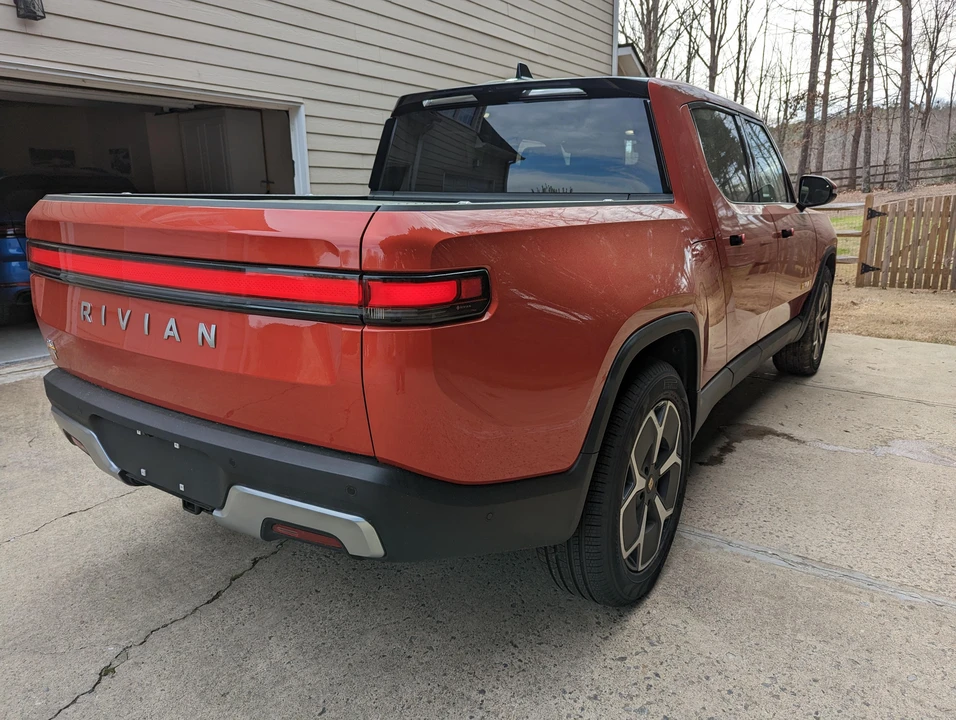 2022 Rivian R1T - Image 11 of 31