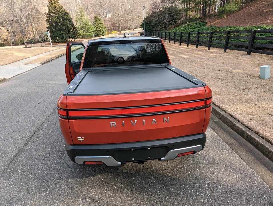2022 Rivian R1T - Image 10 of 31