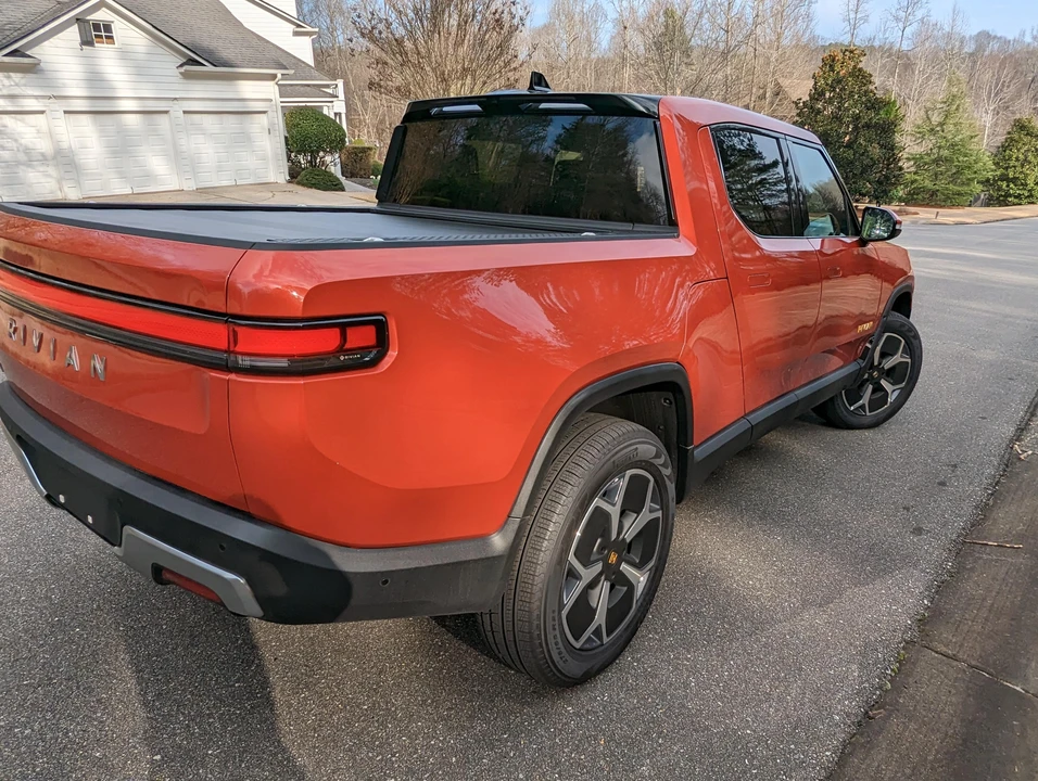 2022 Rivian R1T - Image 12 of 31