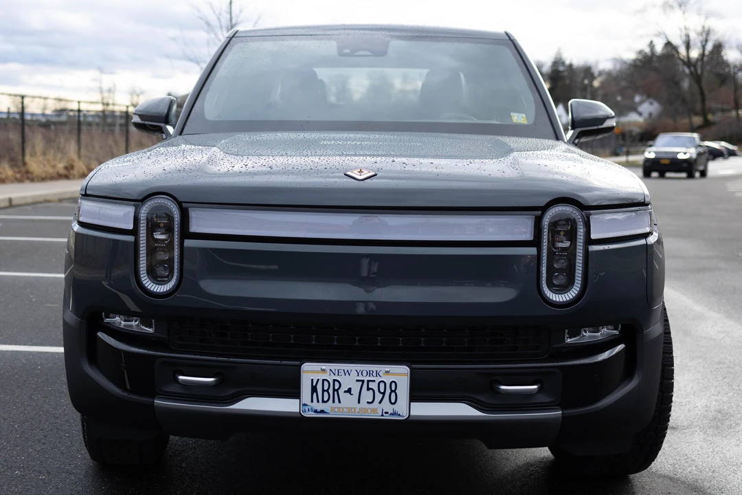 2022 Rivian R1T - Image 2 of 31