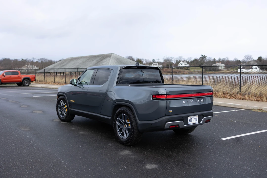2022 Rivian R1T - Image 17 of 31