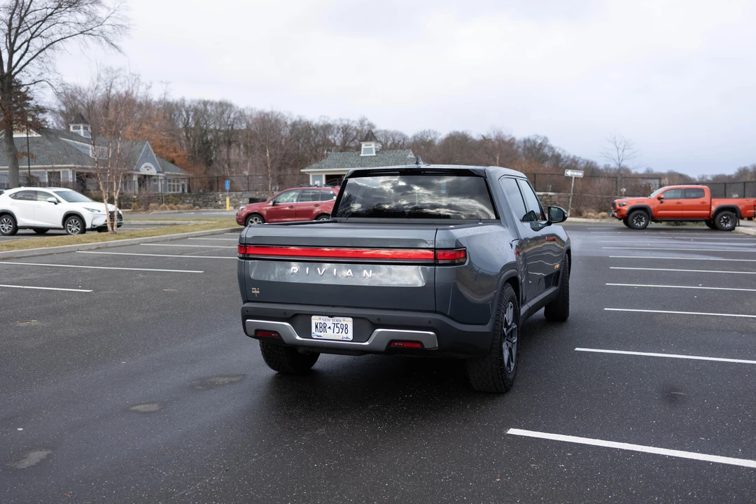 2022 Rivian R1T - Image 24 of 31