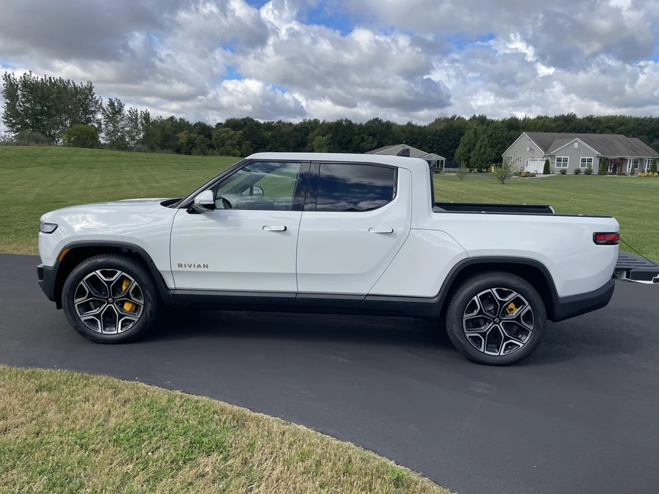 2022 Rivian R1T - Image 10 of 31