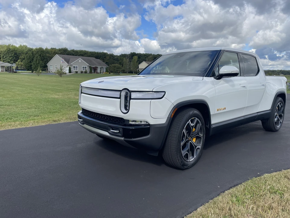 2022 Rivian R1T - Image 7 of 31