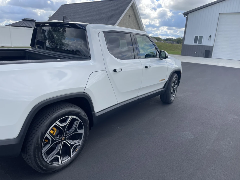 2022 Rivian R1T - Image 15 of 31