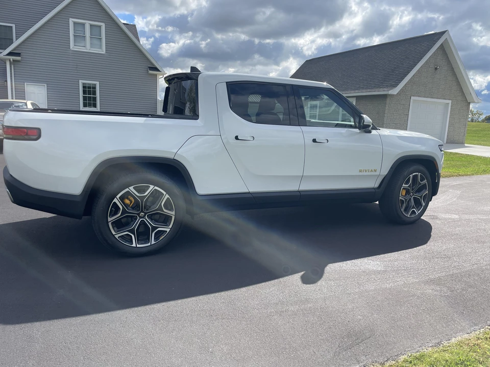 2022 Rivian R1T - Image 17 of 31