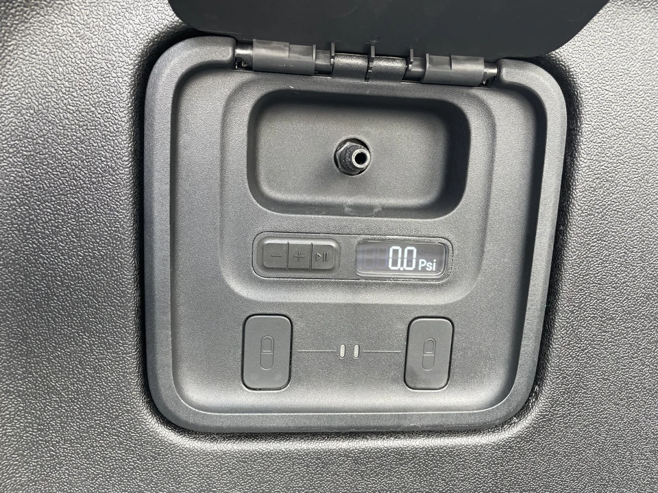 2022 Rivian R1T - Image 25 of 31