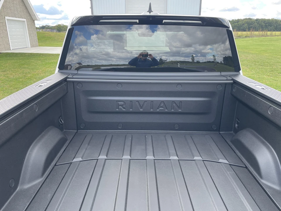 2022 Rivian R1T - Image 24 of 31