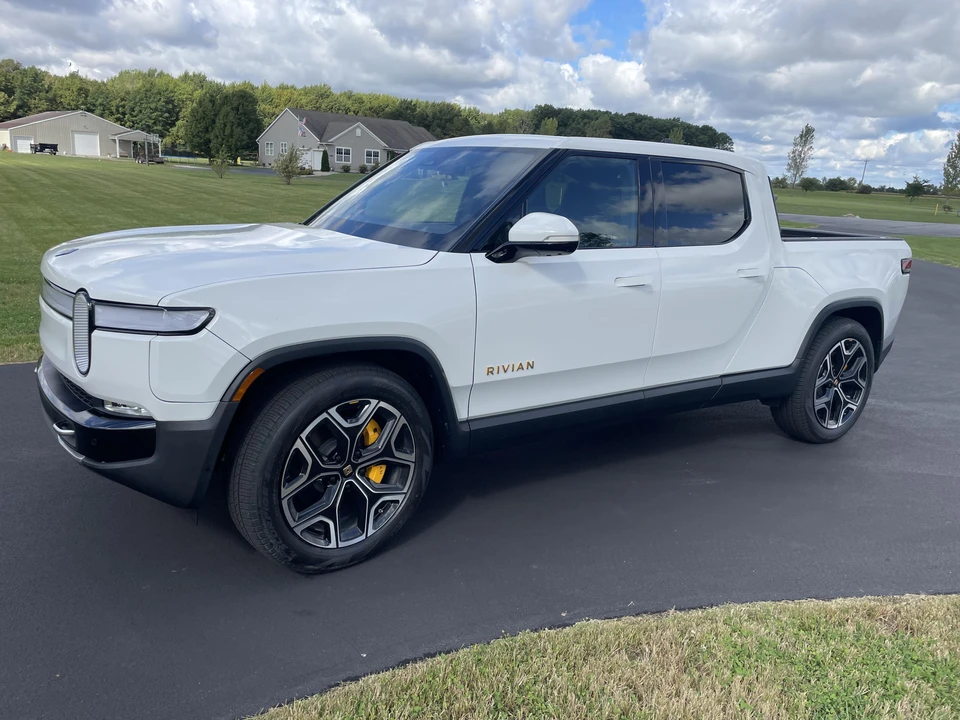 2022 Rivian R1T - Image 9 of 31