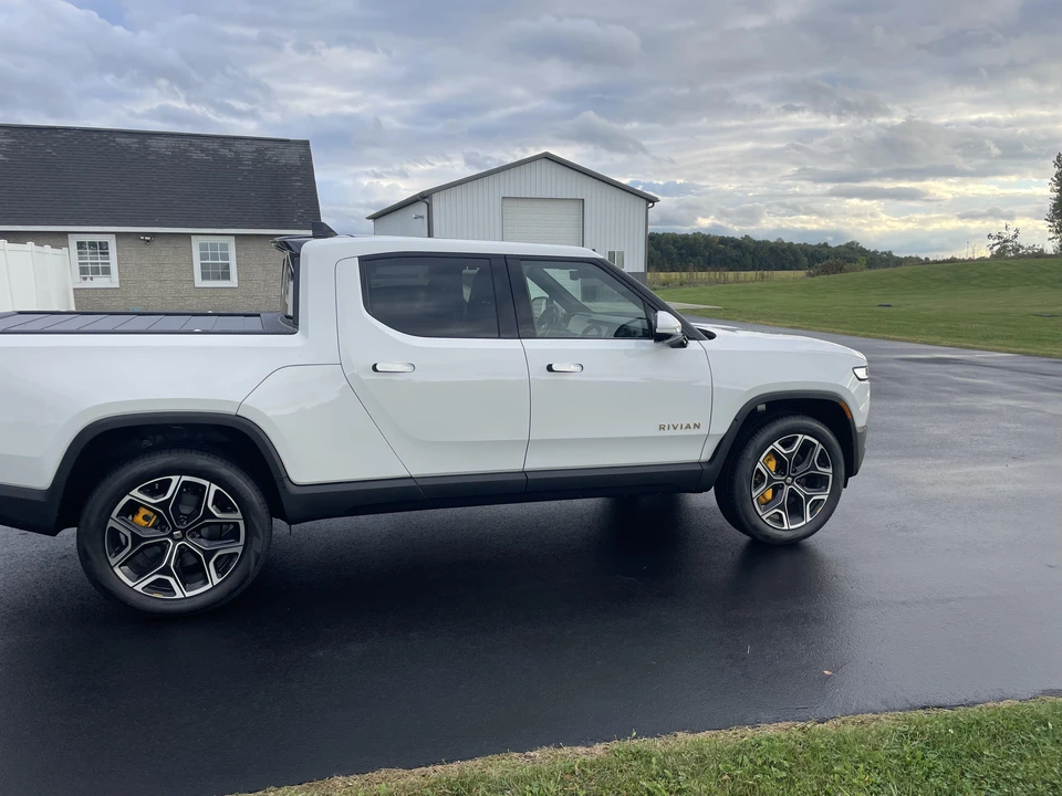2022 Rivian R1T - Image 18 of 31