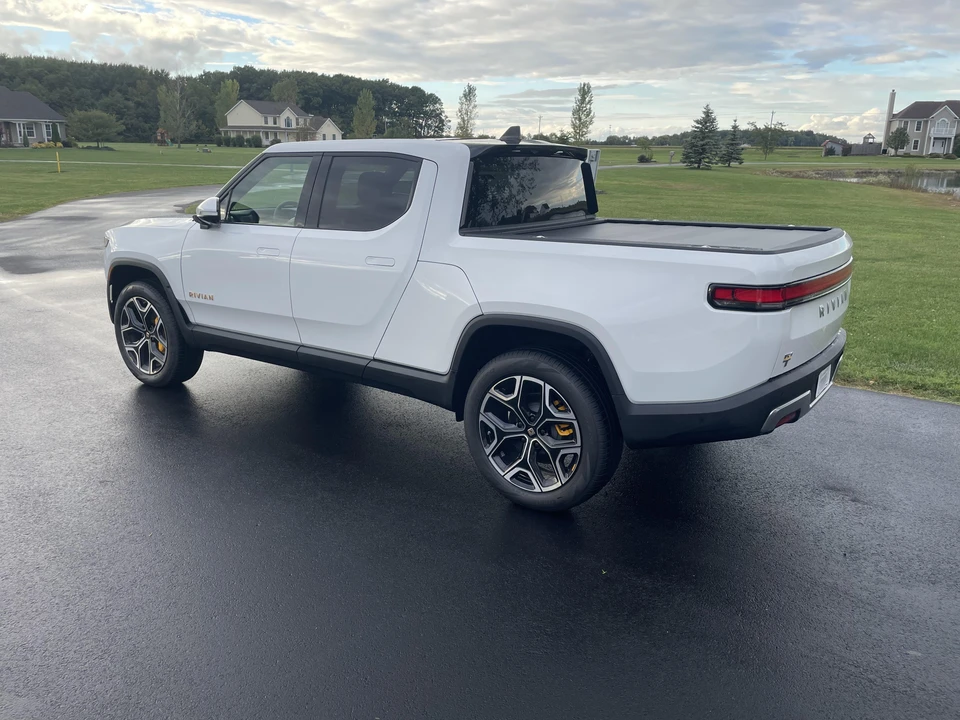 2022 Rivian R1T - Image 14 of 31
