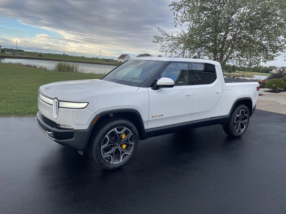 2022 Rivian R1T - Image 8 of 31