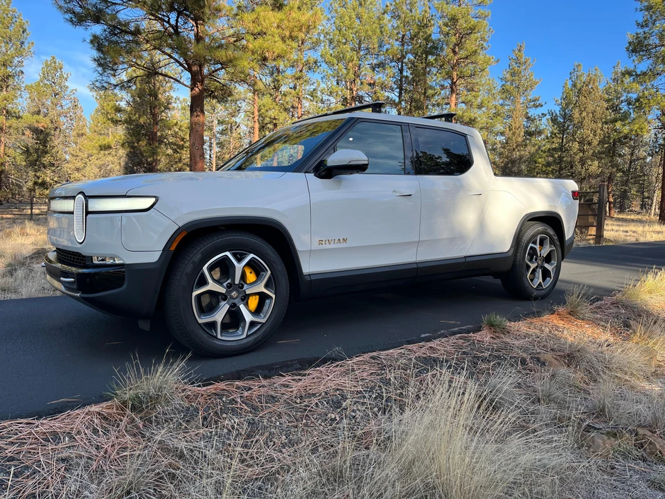 2022 Rivian R1T - Image 10 of 31