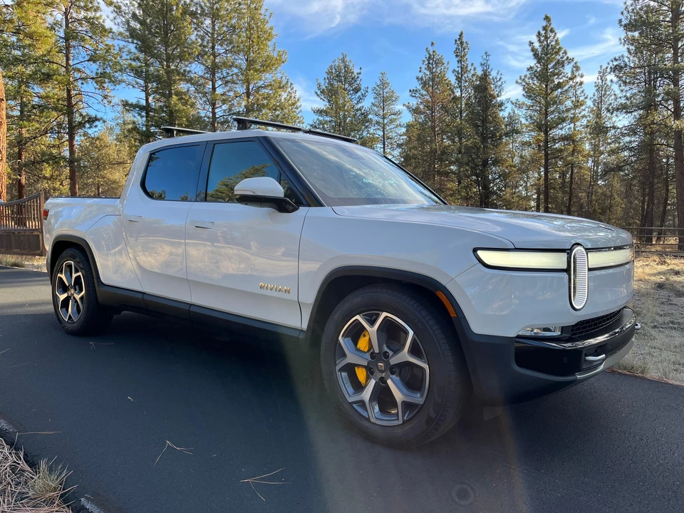 2022 Rivian R1T - Image 25 of 31
