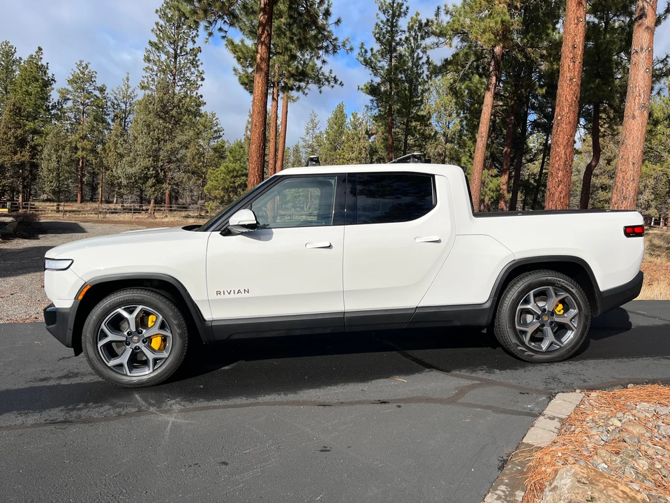2022 Rivian R1T - Image 11 of 31